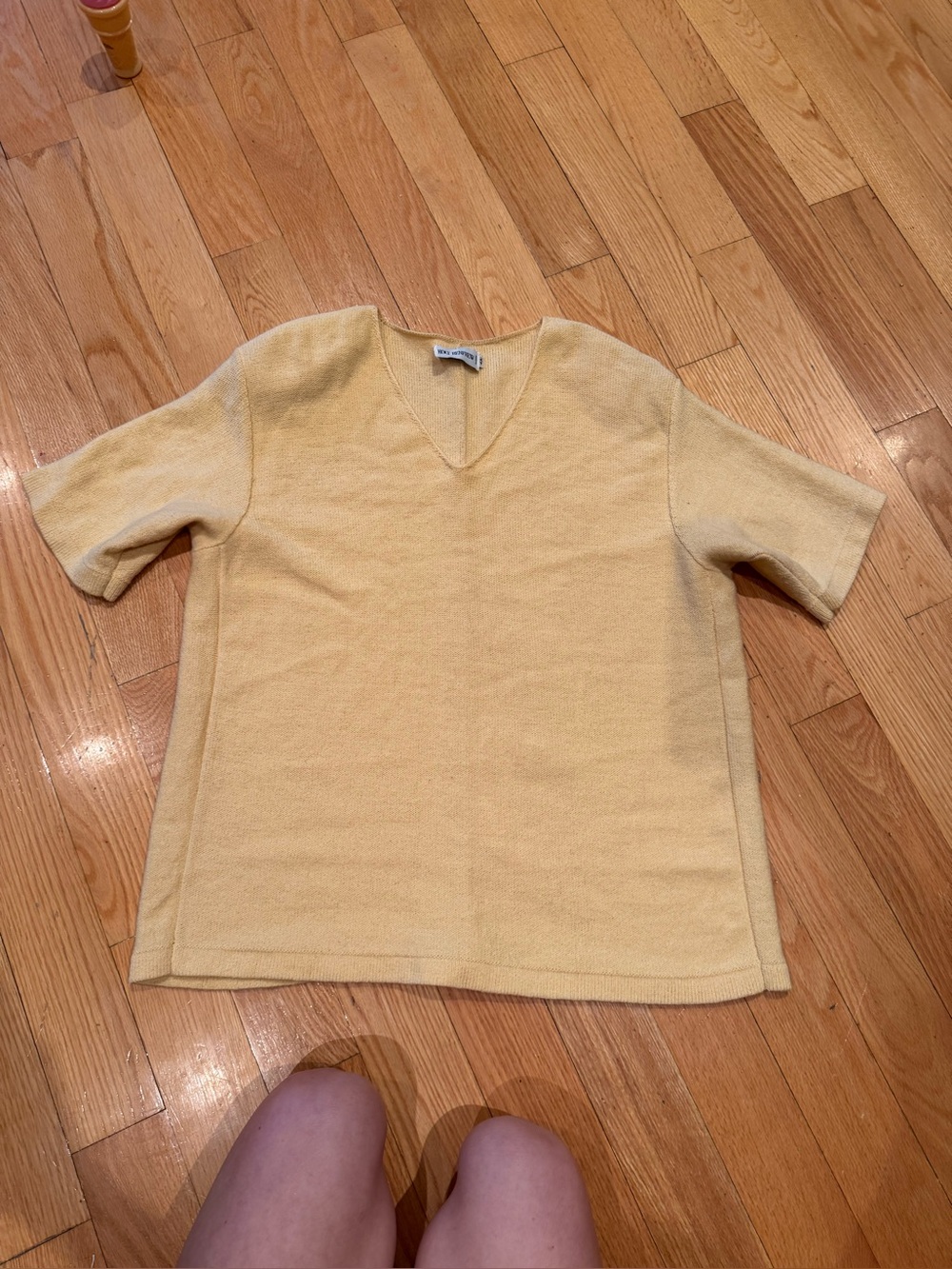 Vintage Holt Renfrew Butter Yellow V-Neck Wool Blend Sweater Tee - Picture 4 of 13